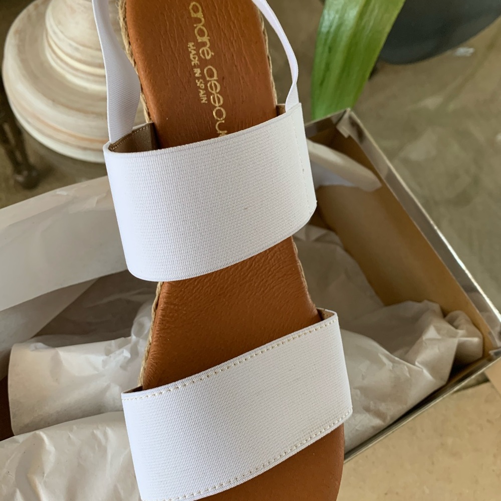 Gorgeous wedge sandals. Brand new in box ! White